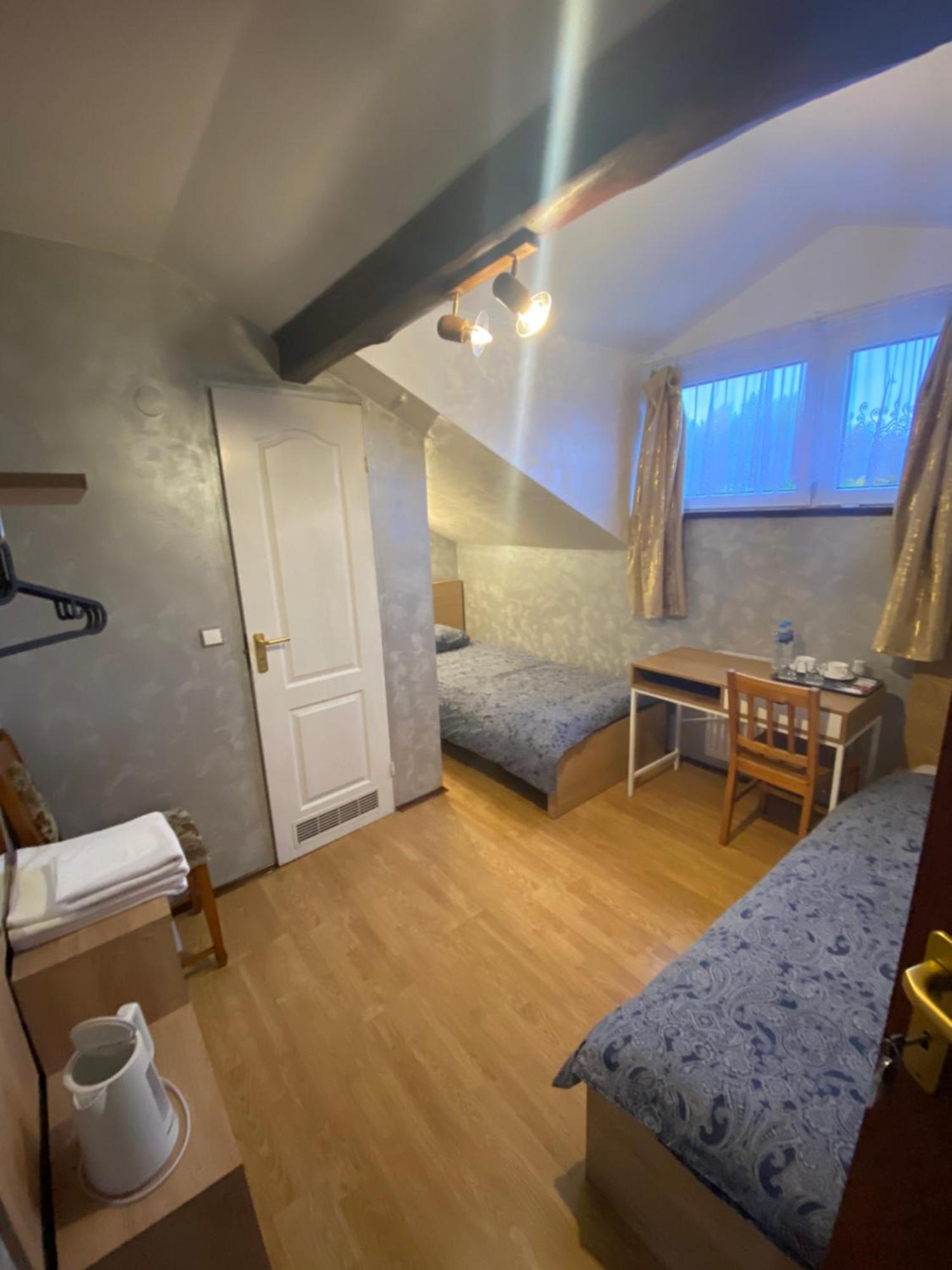 Hostel Homies Inn Celiny  Esterno foto